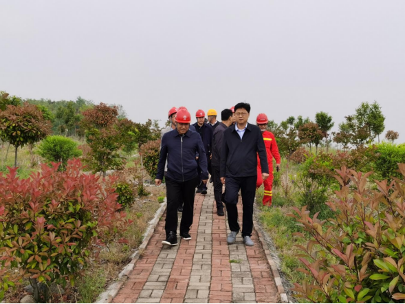 “時不我待、只爭朝夕”市產(chǎn)業(yè)集團全力推進涉案企業(yè)復(fù)工復(fù)產(chǎn)和我市重大項目建設(shè)工作459.png